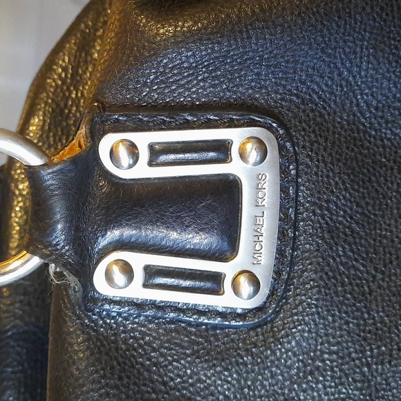 Beautiful Michael Kors Bag - Picture 3 of 8